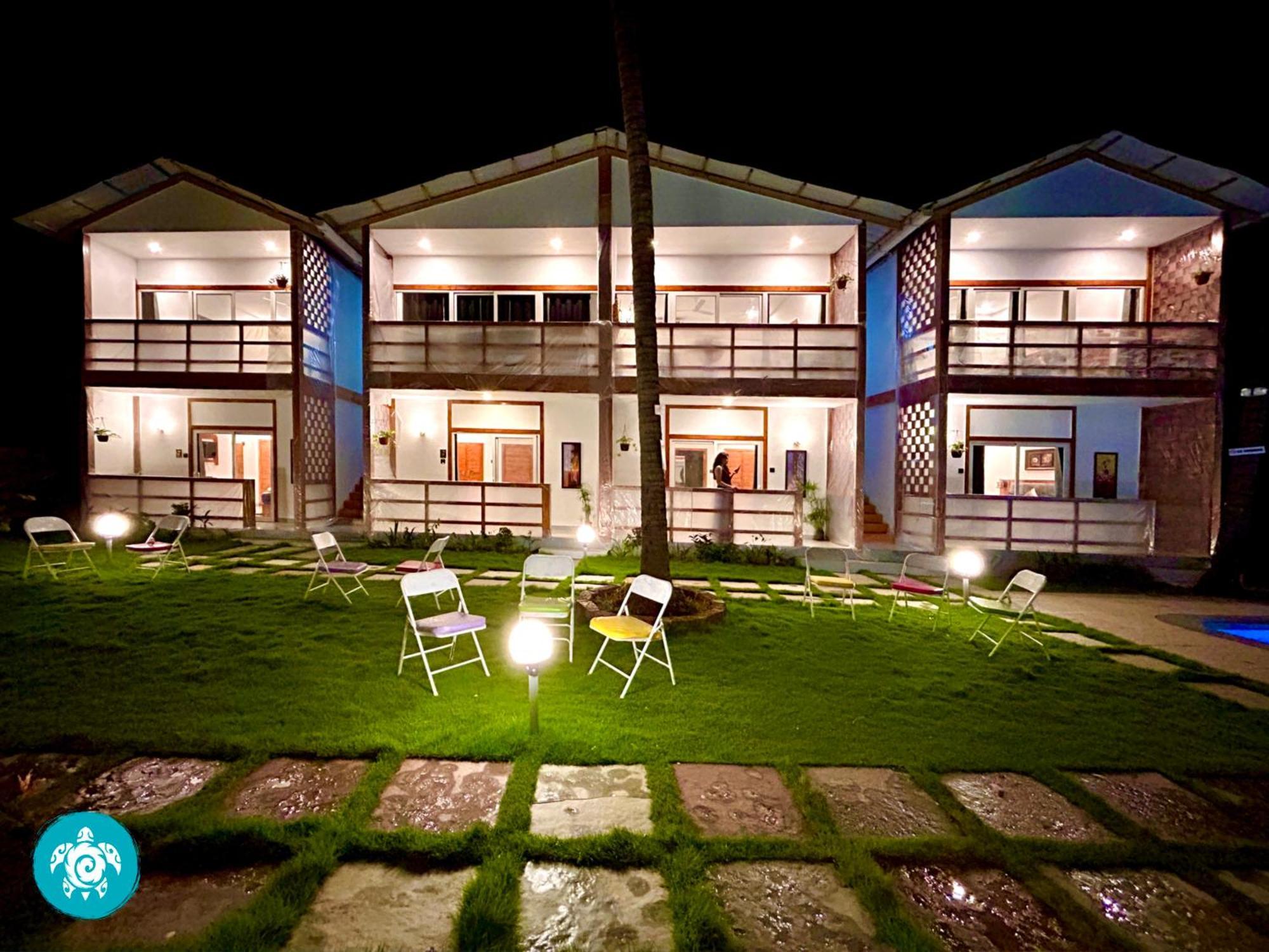 White Turtle Hotel Morjim Exterior photo